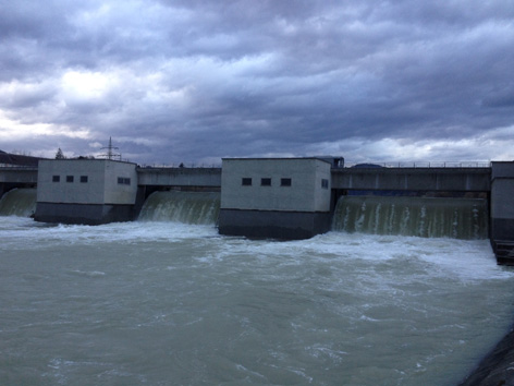 Wasser aus Draukraftwerk Lavamünd wird abgelassen
