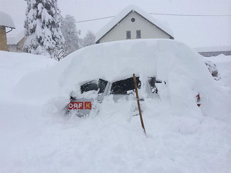 ORF Auto schneebedeckt