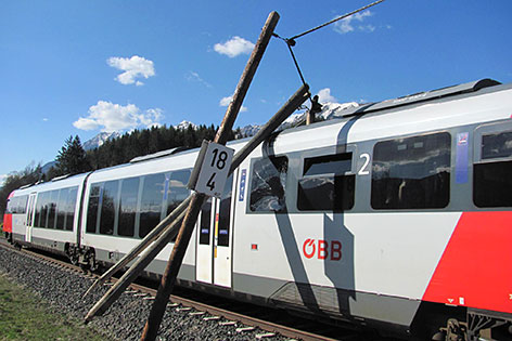 Telefonmasten umgerissen Zug Unfall St. Stefan Gailtal Eisenbahnkreuzung