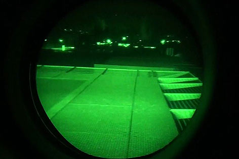 Blick durch Nachtsichtbrille Hubschrauber ÖAMTC