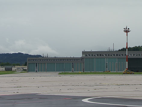 Flughafen Sanierung Spatenstich