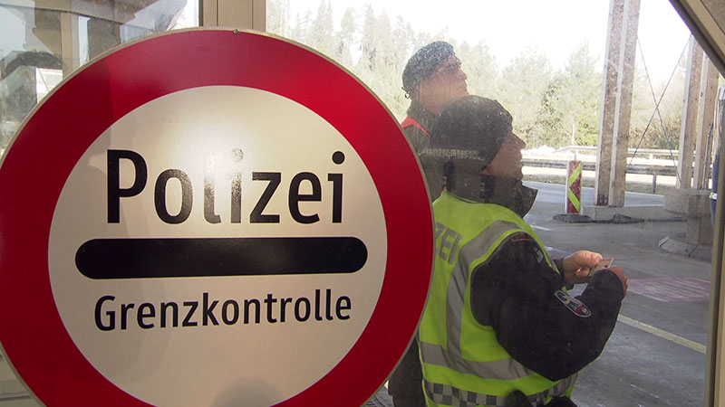Grenzkontrolle Karawankentunnel Polizei Bundesheer Infrastruktur Zelte Container Grenzmanagement