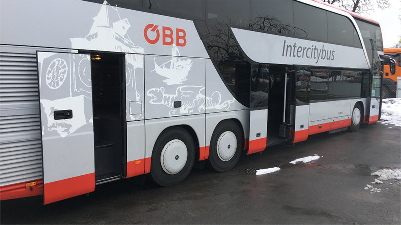 Studentin in Bus gefangen Bus ÖBB