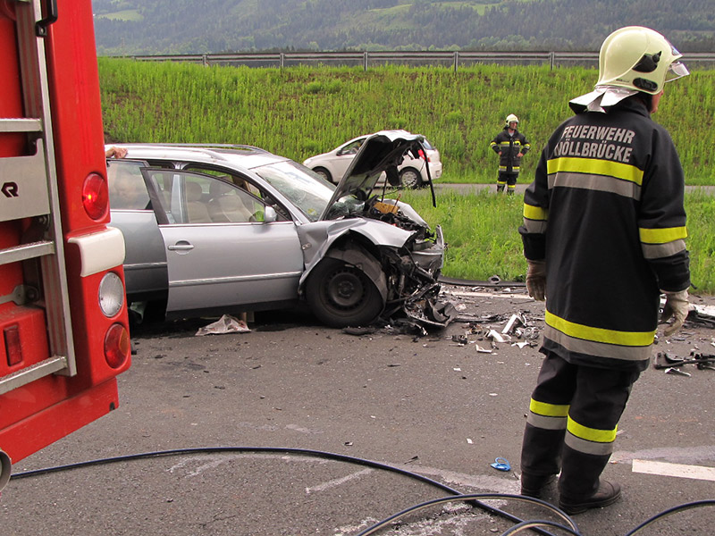 Unfall Frontaler Polizeiauto Pusarnitz Lurnfeld