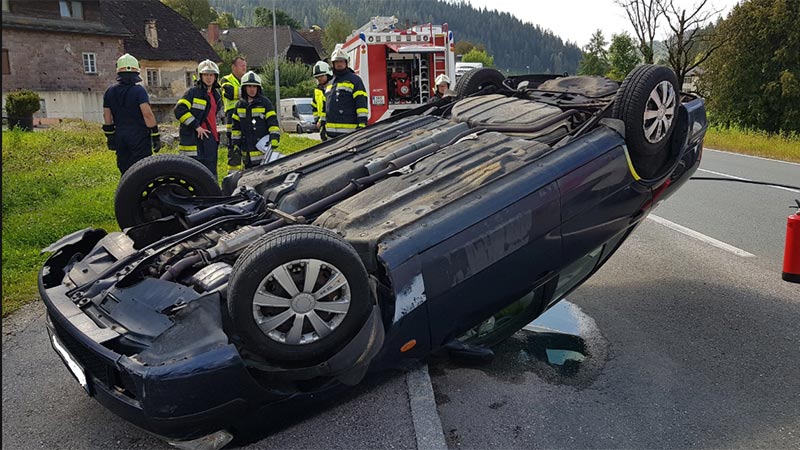 Unfall Spinne Auto überschlagen Görtschitztalstraße