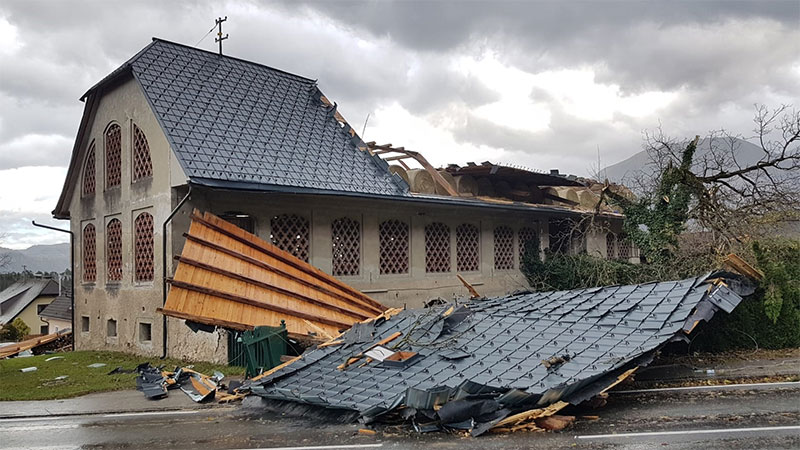 Orkan Unterbergen Schaden Dach Haus Unwetter